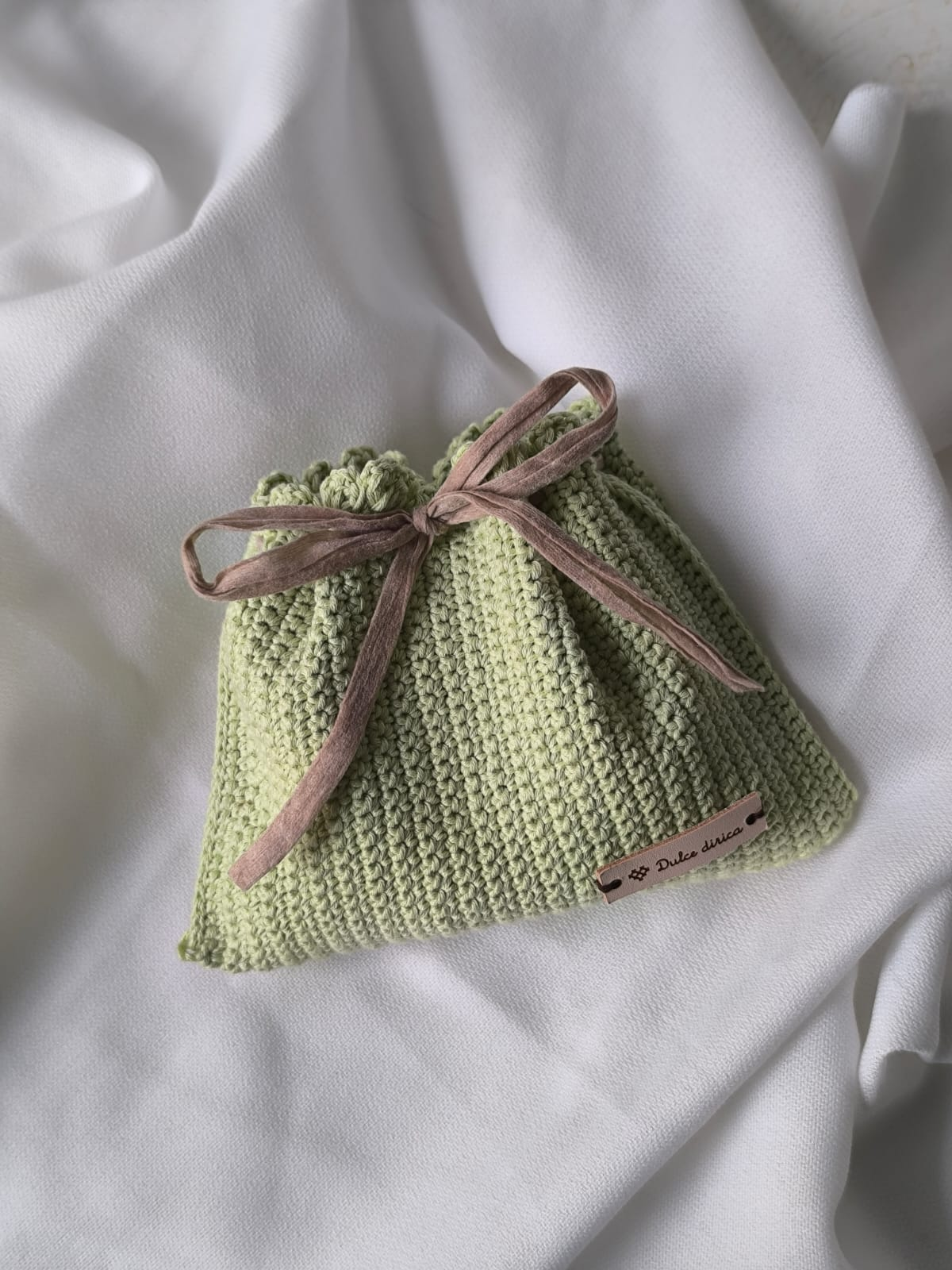 Bolsita saquito de crochet hecho a mano color verde manzana