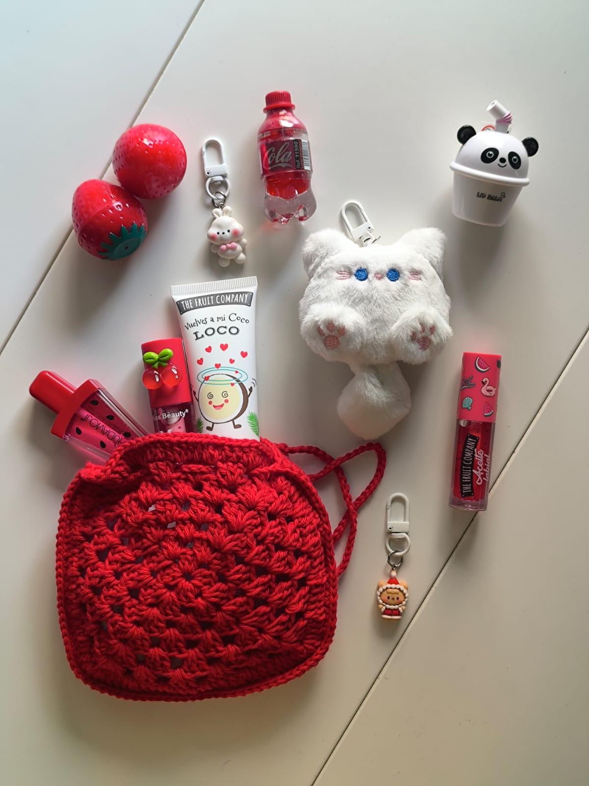 Bolsita saquito de crochet hecho a mano color rojo