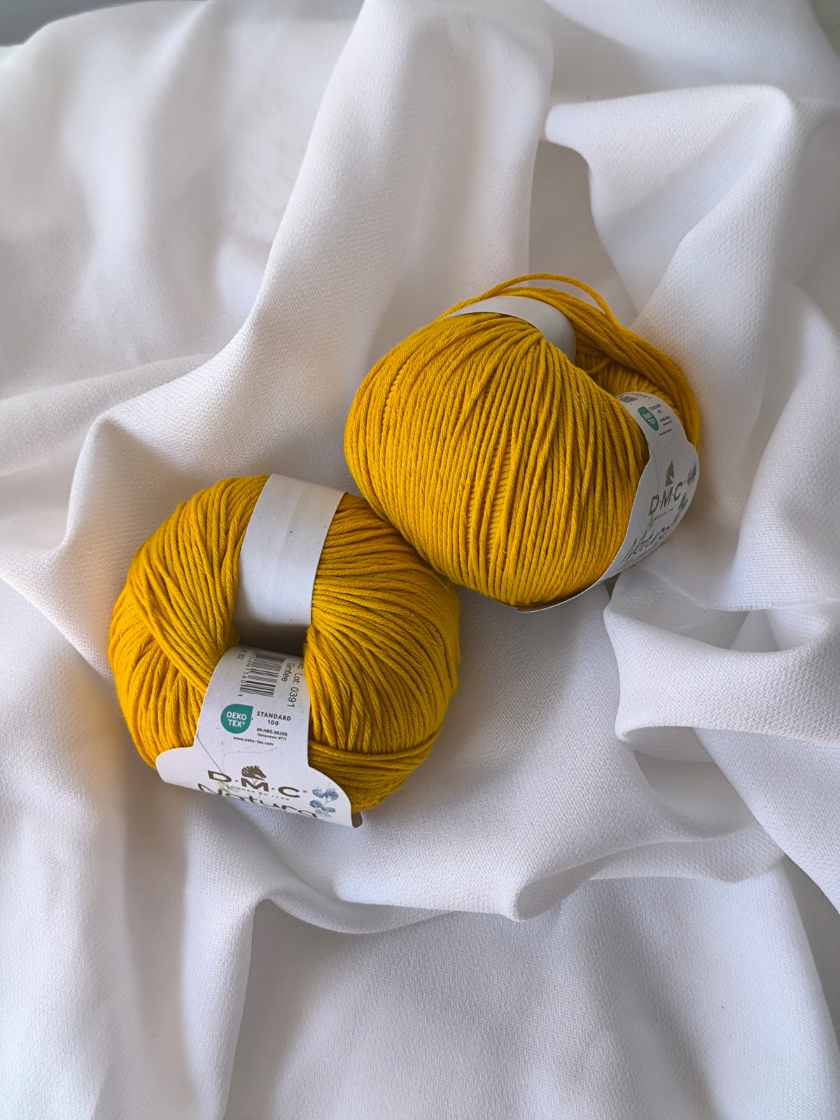 Ovillo DMC NATURA 100% algodón de color N85 Giroflée