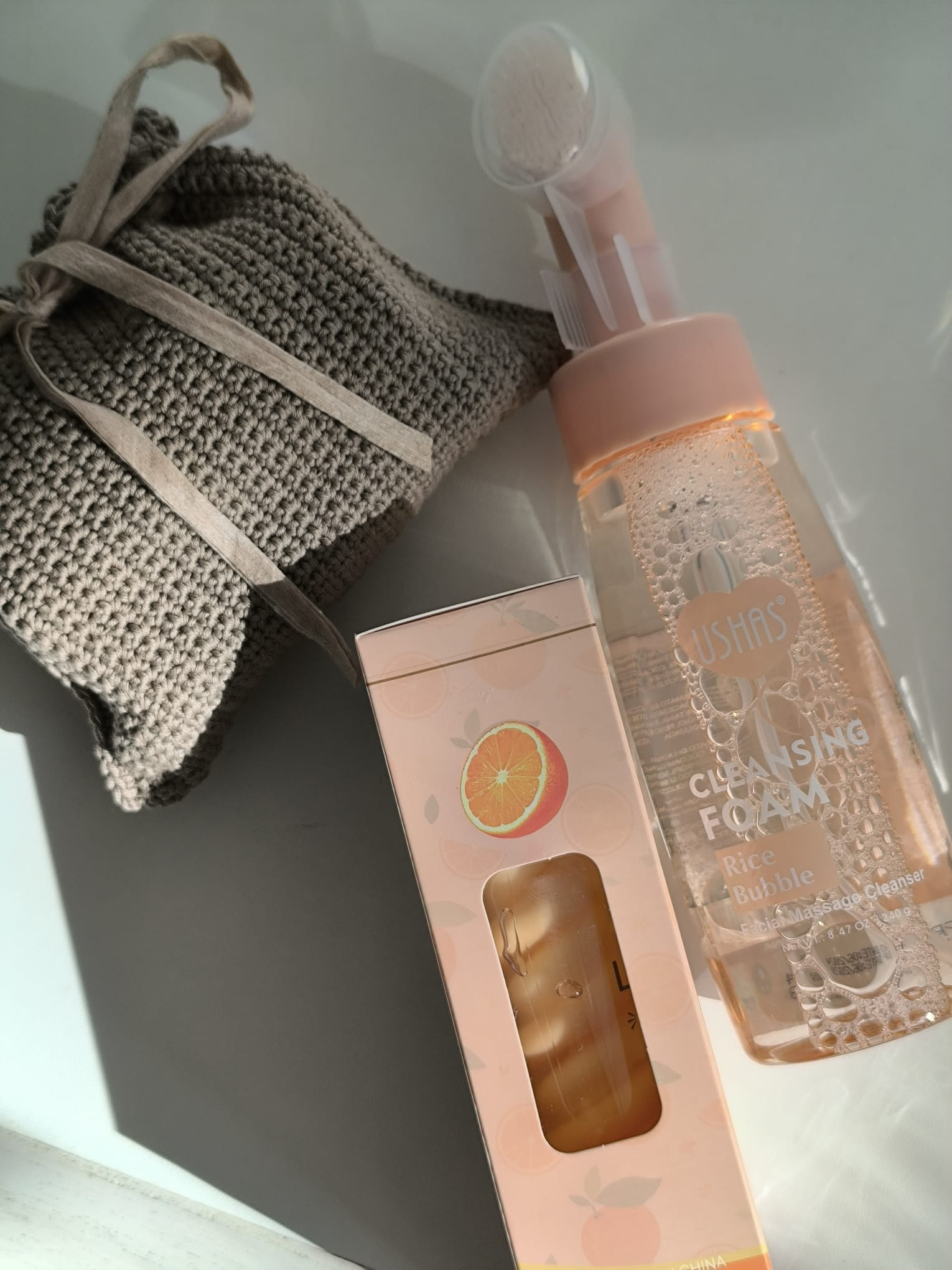 Bolsita saquito de crochet hecho a mano color topo