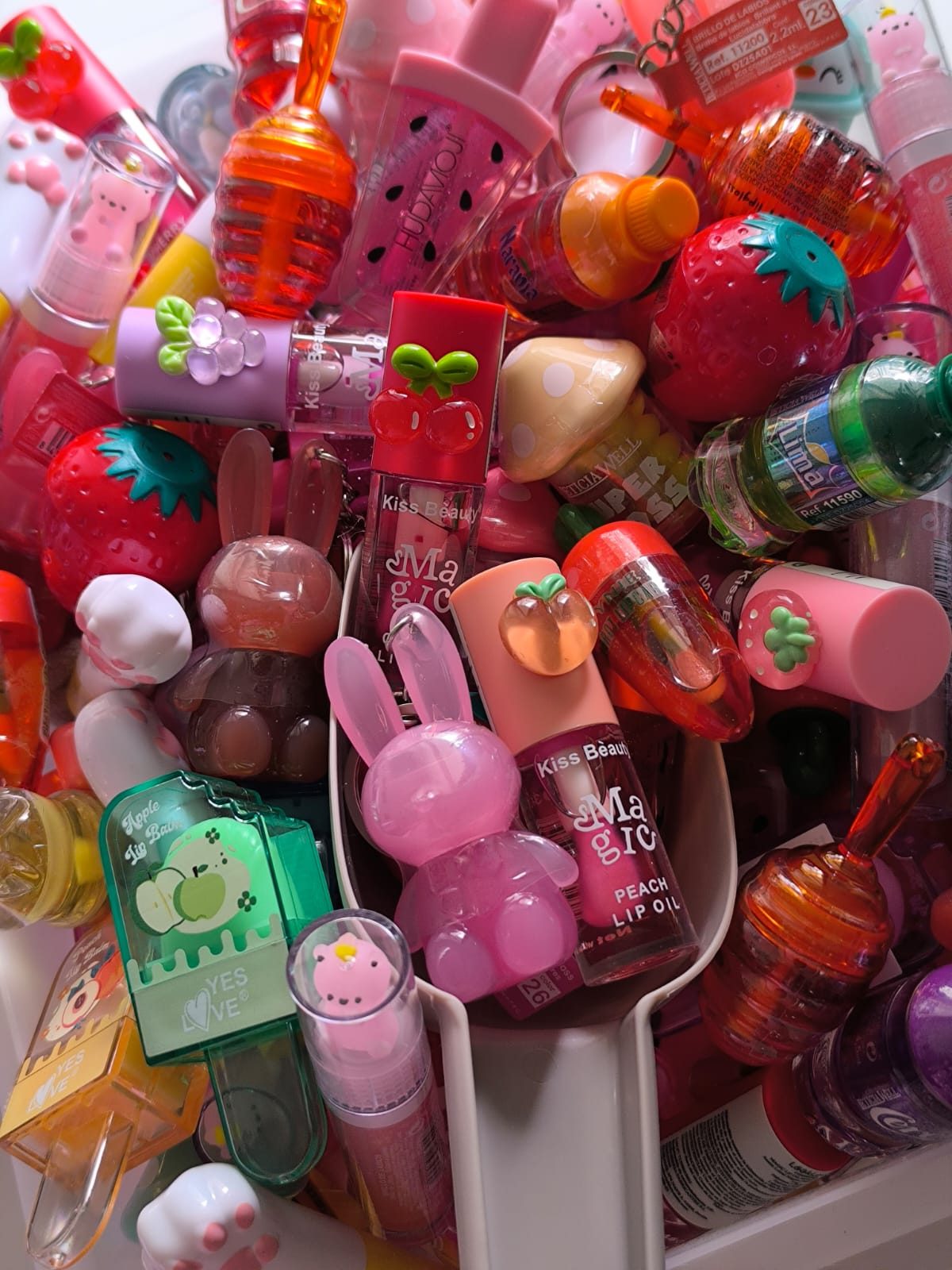 Paleta de 11 Labiales a Suertes con color y sin color hidratantes